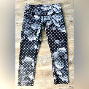 Lululemon Wunder Under Crop II
Dottie Dream Rose Neutral Blush Black Size 6